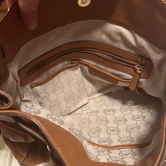 Too many bags - Picture 2 of 4